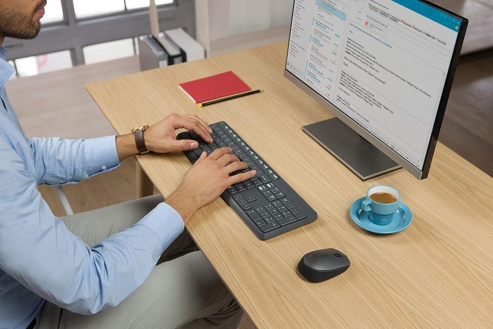 Logitech MK235 Wireless Keyboard and Mouse - Spanish Version