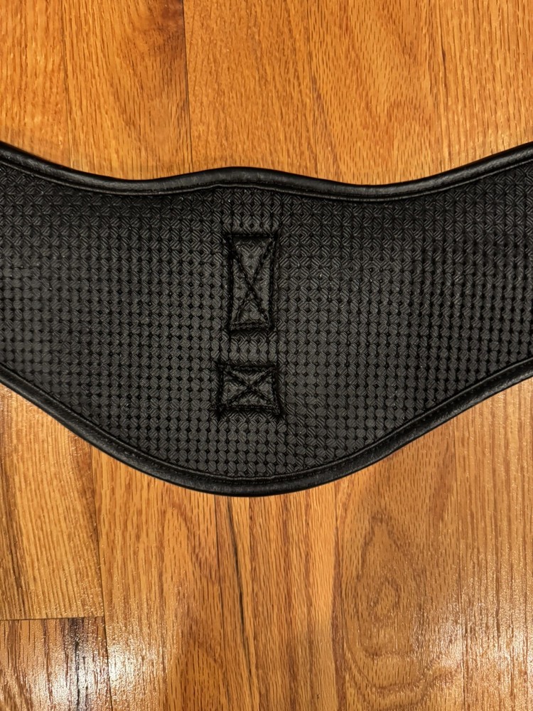 Shires Anatomic Anti-Chafe Girth Black - 46”