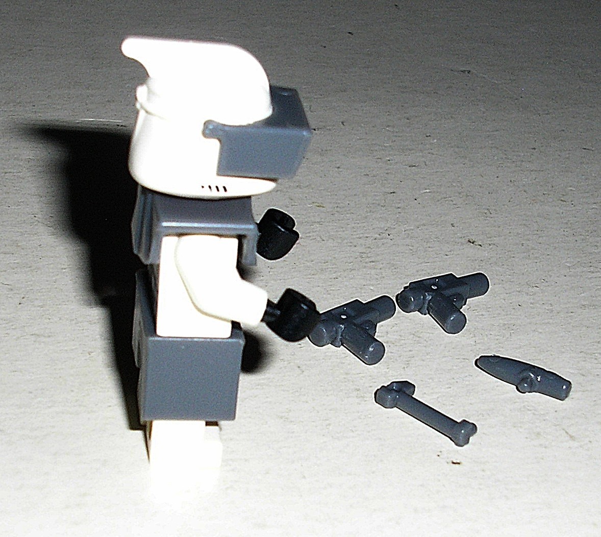 Lego Star Wars CLONE TROOPER (Phase 1) (Dark Bluish Gray Gear) Minifigure 7679