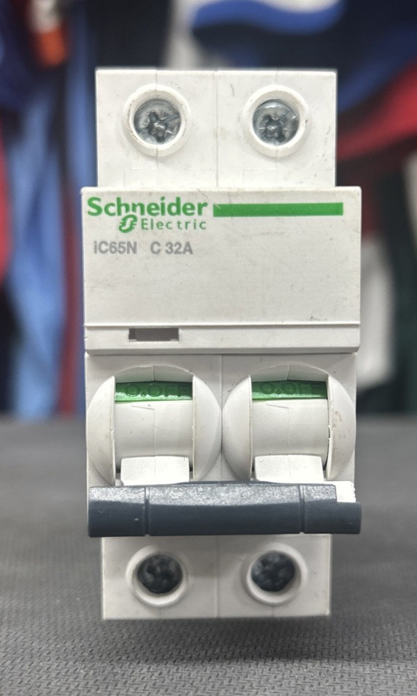 Schneider Electric iC65N C32