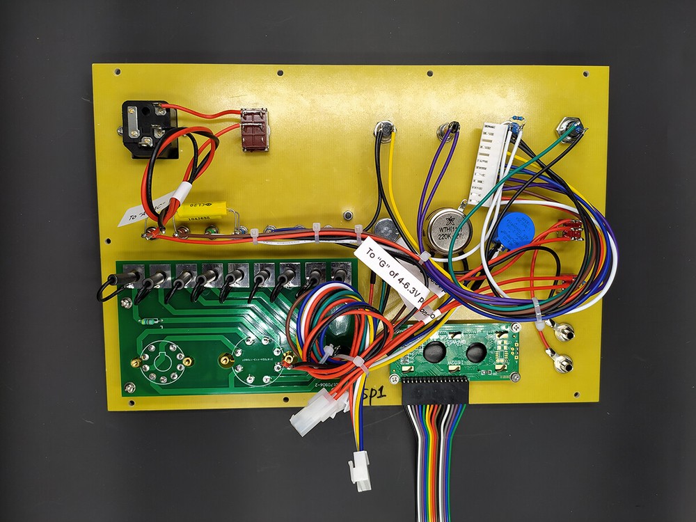 Vacuum tube tester with the front panel