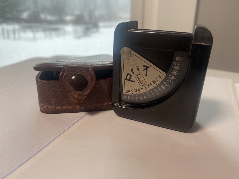 Vintage German "Prix" light meter with case