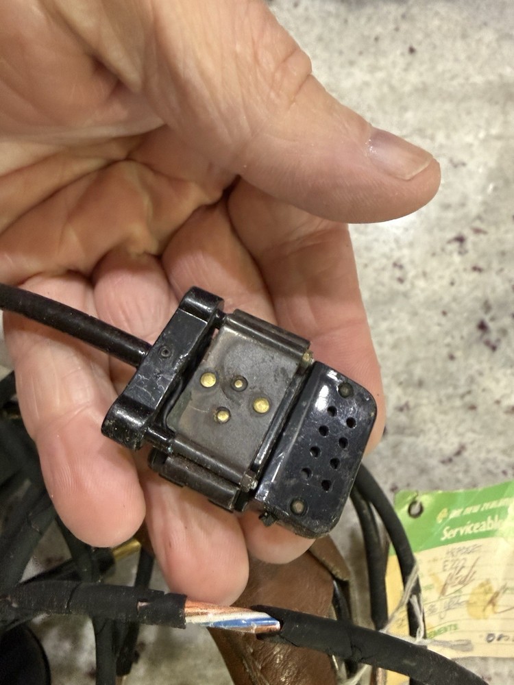 Amplivox Aviation Headset (bad wire Coating) E222