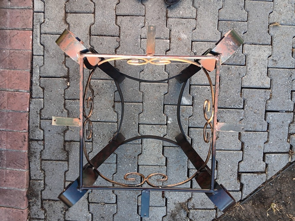 cast iron outdoor table base vintage