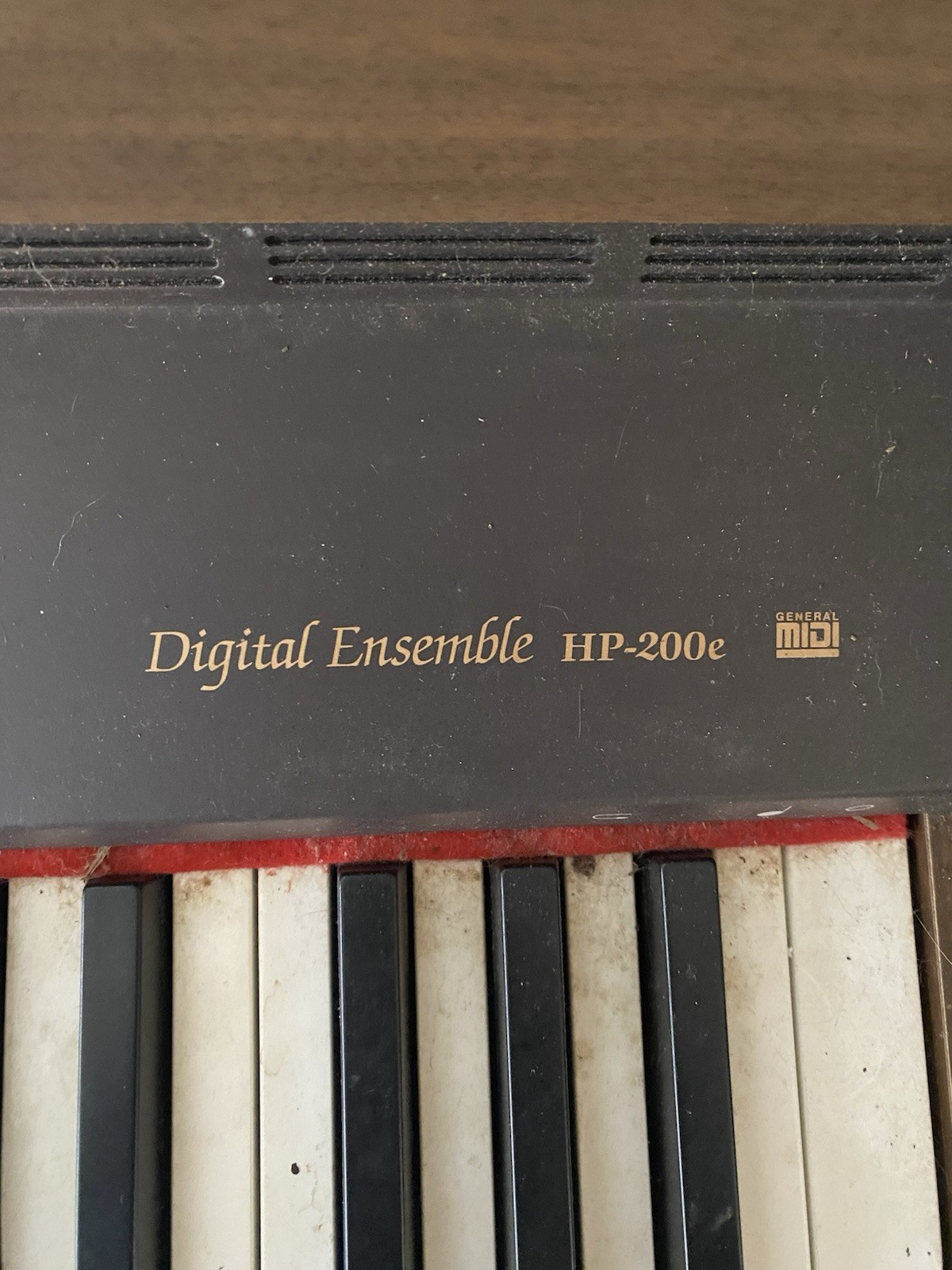 Suzuki HP-200e 88-Key Digital Piano MIDI Built-in Speaker 3 Pedals Brown