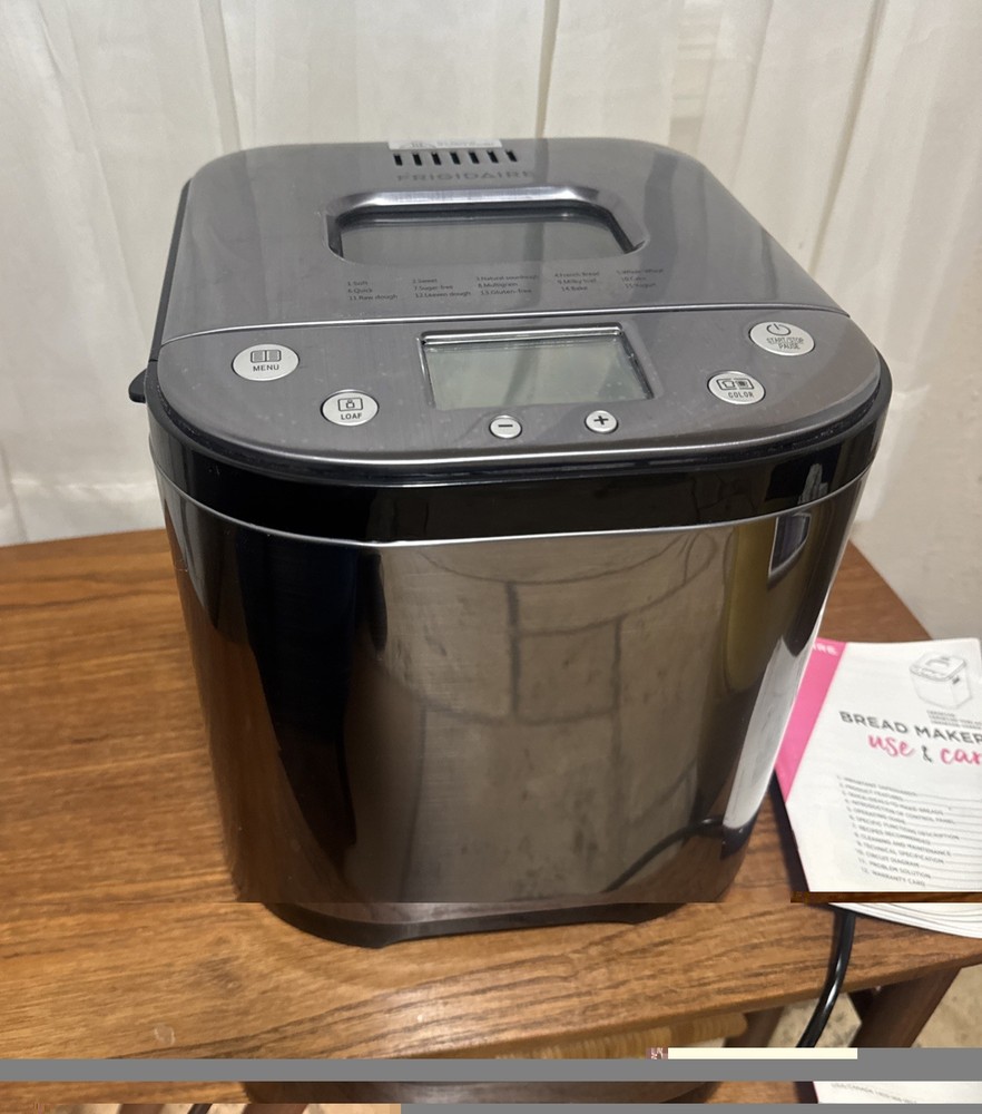 Frigidaire EBRM100 2LB Stainless Steel Bread Maker 15 LCD Display Programs