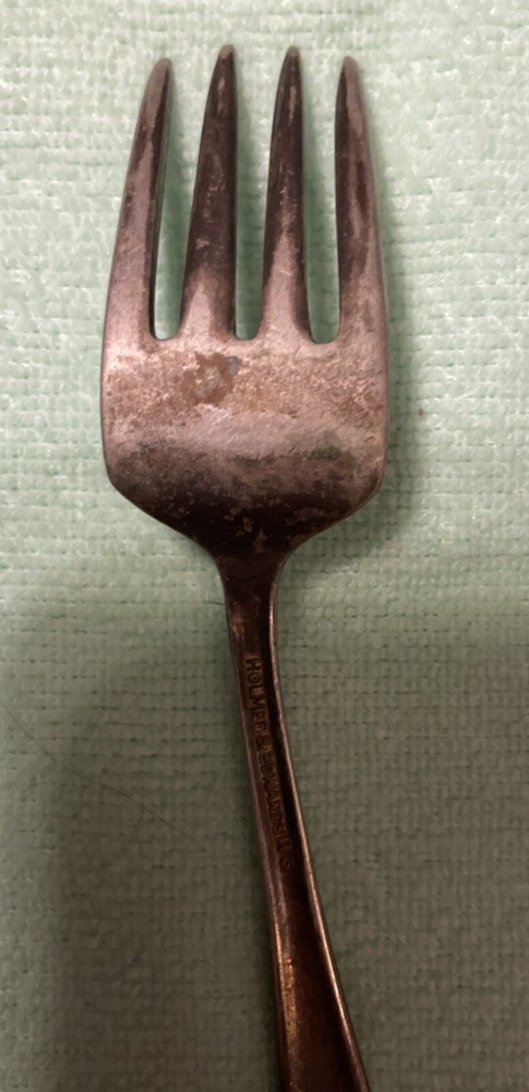 VINTAGE HOLMES & EDWARDS SILVER PLATED CHILDS FORK! 4 1/8 INCHES