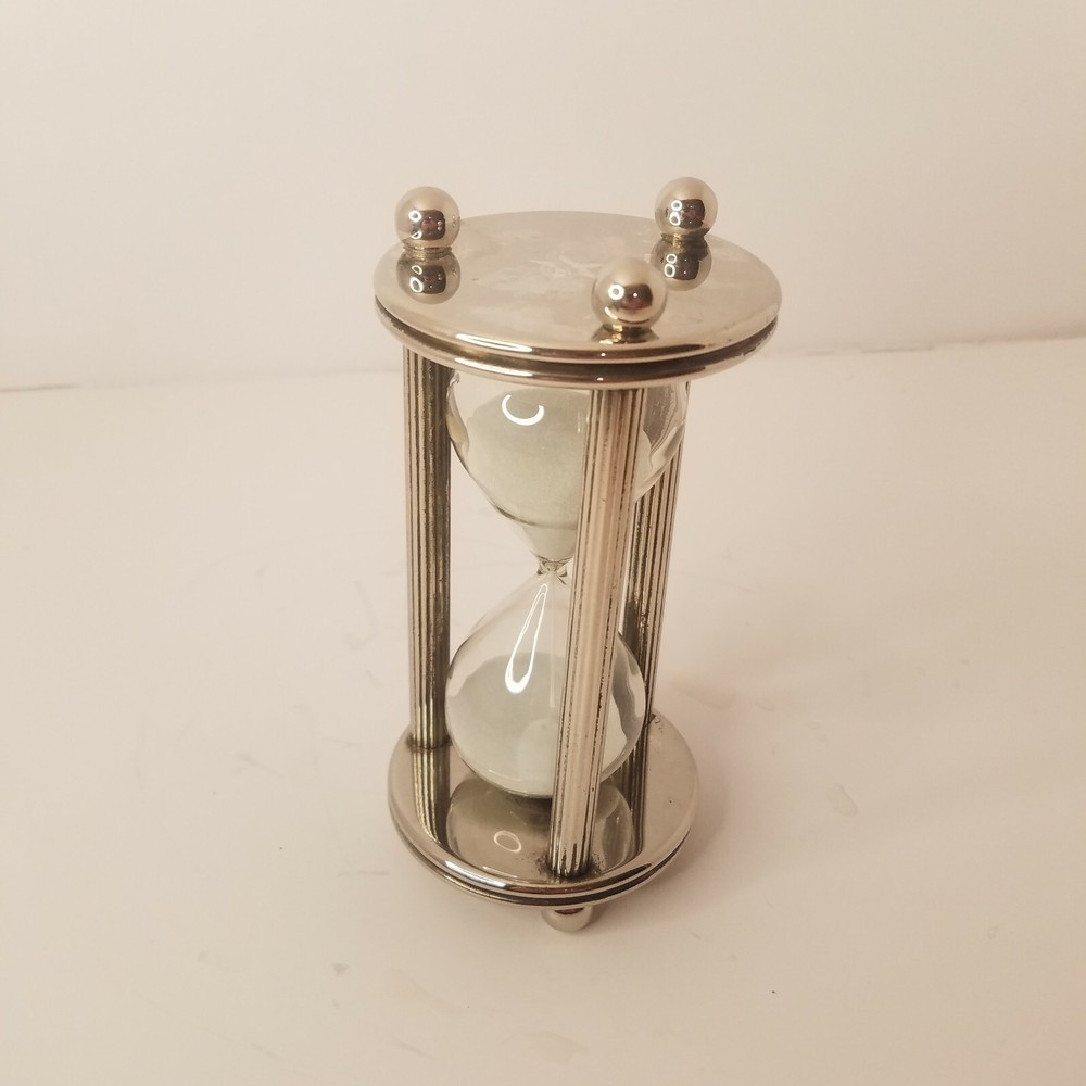 💲 Silver Hourglass Memorabilia Piece (LT2)