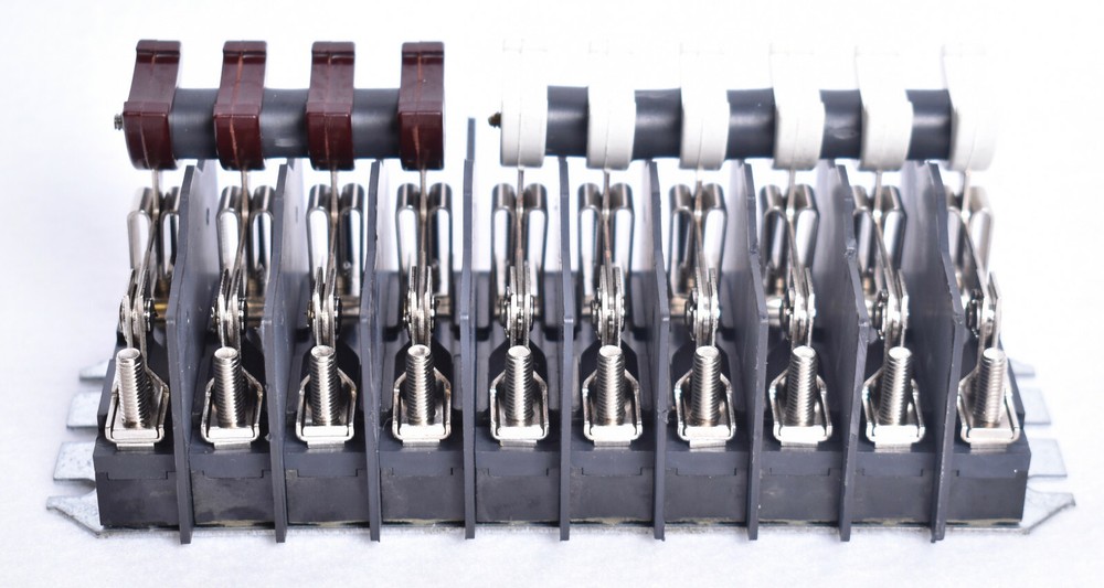 States 10-Pole Slotted Front-Connected Test Switch 210-CE