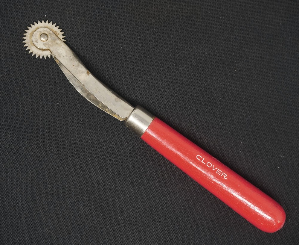 Vintage Clover Red Handle Sewing Tracing Wheel