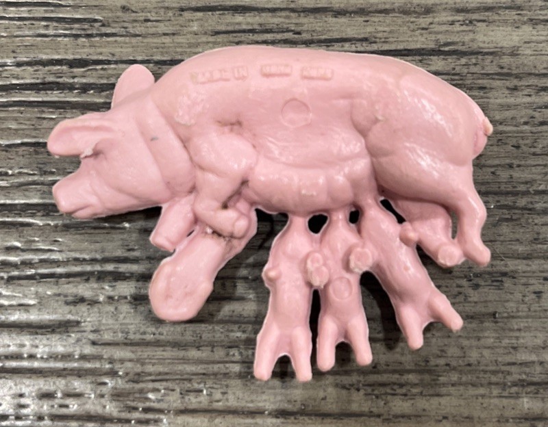 FEEDING PIG AND SUCKLING Plastic Toy Farm Animals figurines PIG HOG