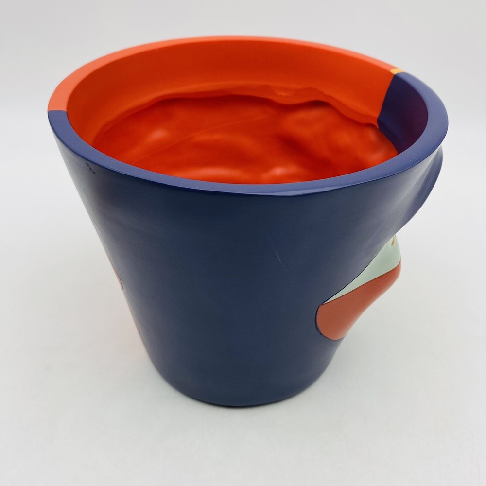 Gugugo Abstract Face Planter