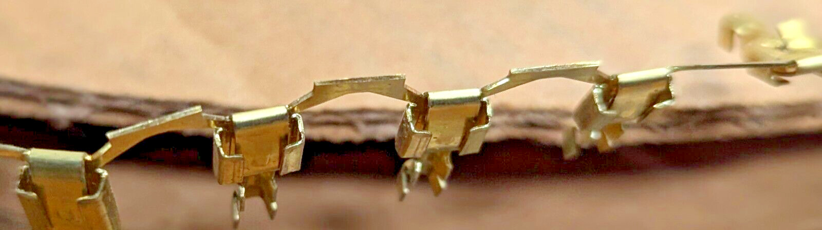 Delphi Packard 02962508 Gm 56 Series Female Terminal 20-18 AWG (Pkg Of 25)