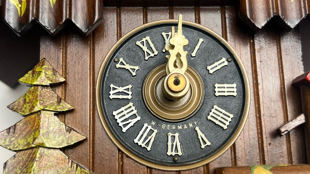 VTG cuckoo wall clock It needs the pendulum The tree is missing a small piece.