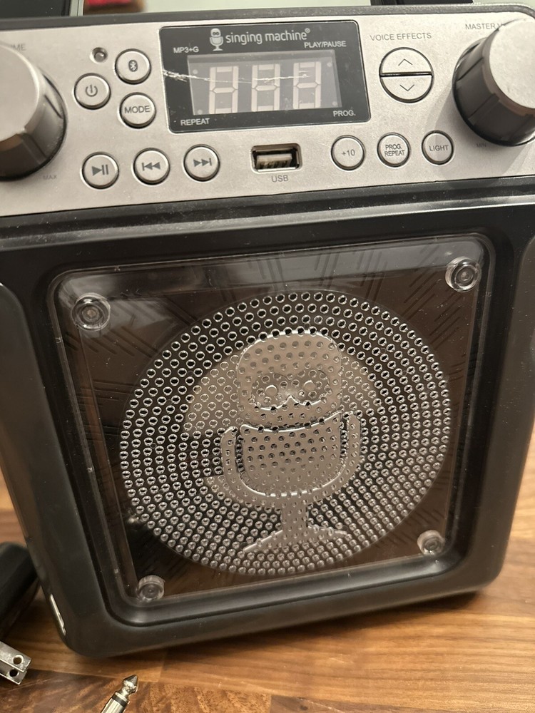 Singing Machine Karaoke System - Cracked Screen - Works Perfectly