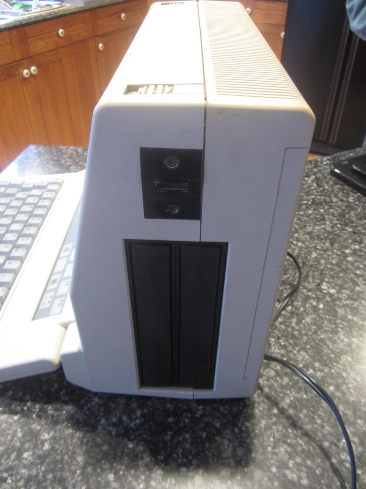 VNTG Zenith Data Systems ZFL-171-42 Portabl Personal Computer W/CASE - POWERS ON