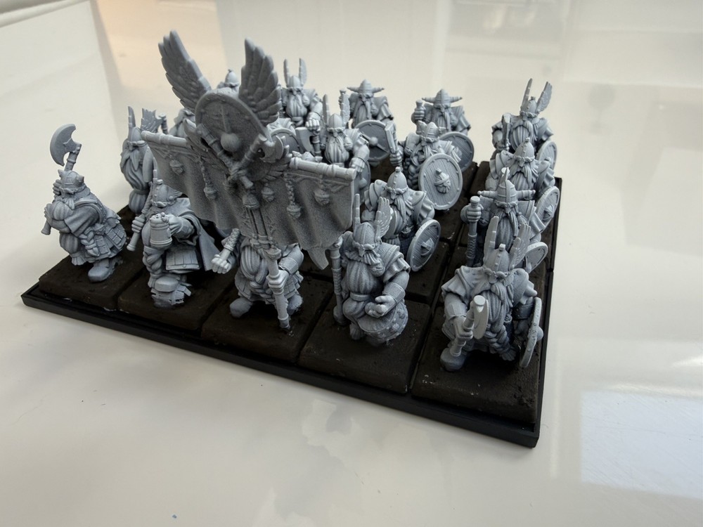 20x Dwarf Longbeards – Highlands – Old World –Magnetised + Tray
