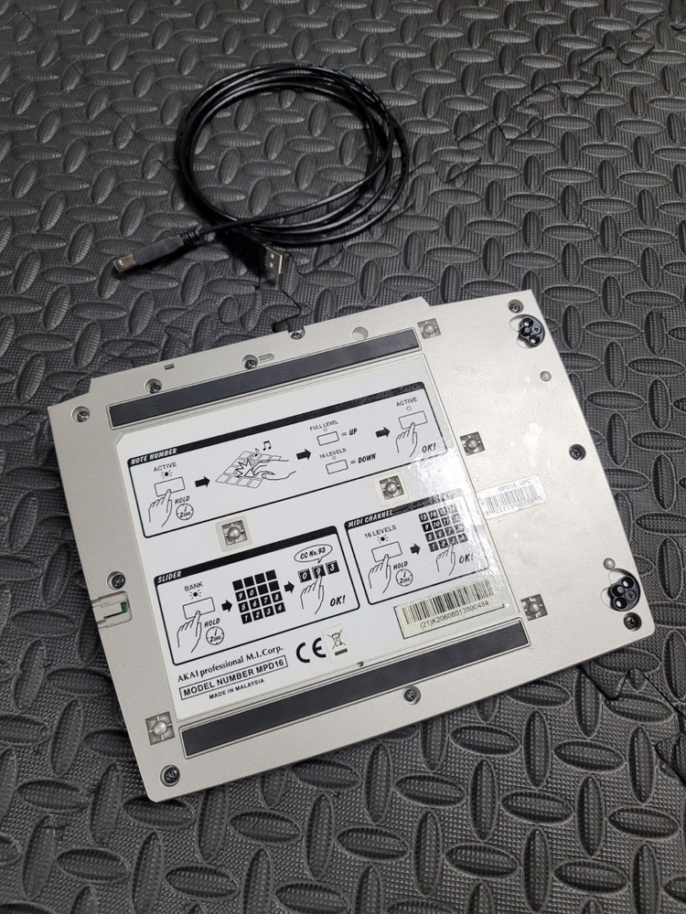 Akai Professional MPD16 USB/MIDI Pad Controller for Windows & Macintosh