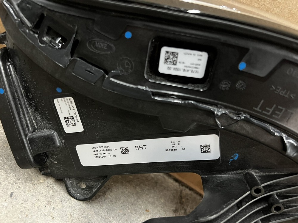 2023 BMW X7 LT upper lamp