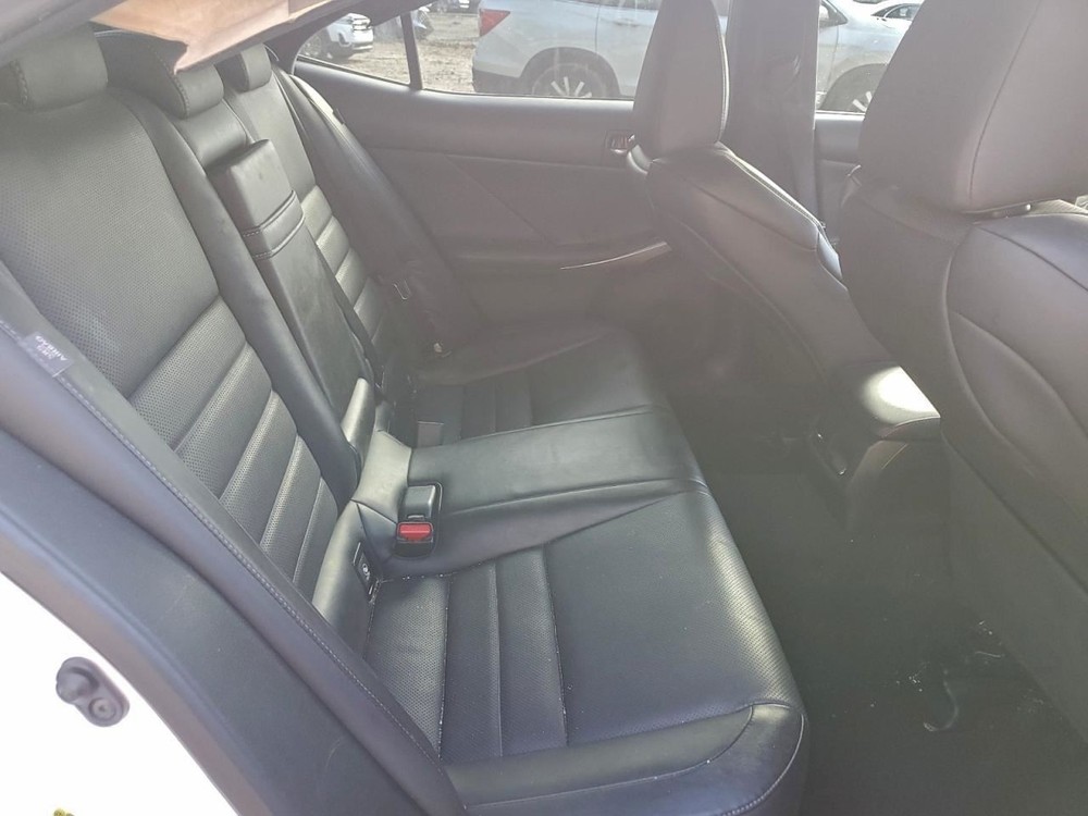 IS200T 2016 Glove Box 4925022