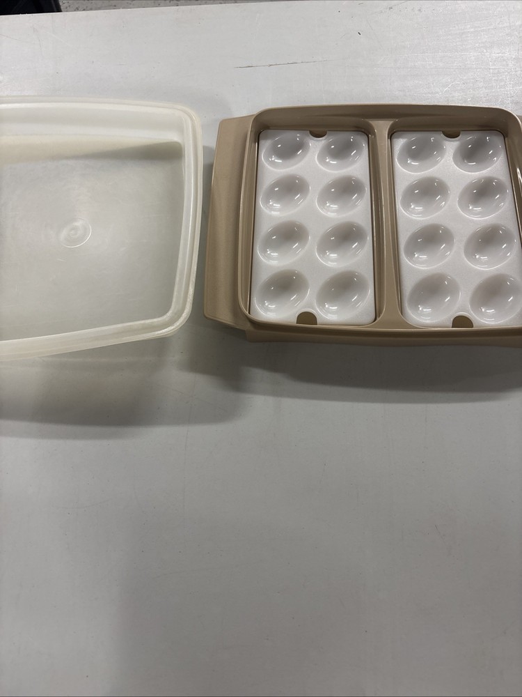 Vintage TUPPERWARE Deviled Egg Keeper Carrier Storage Holder Beige