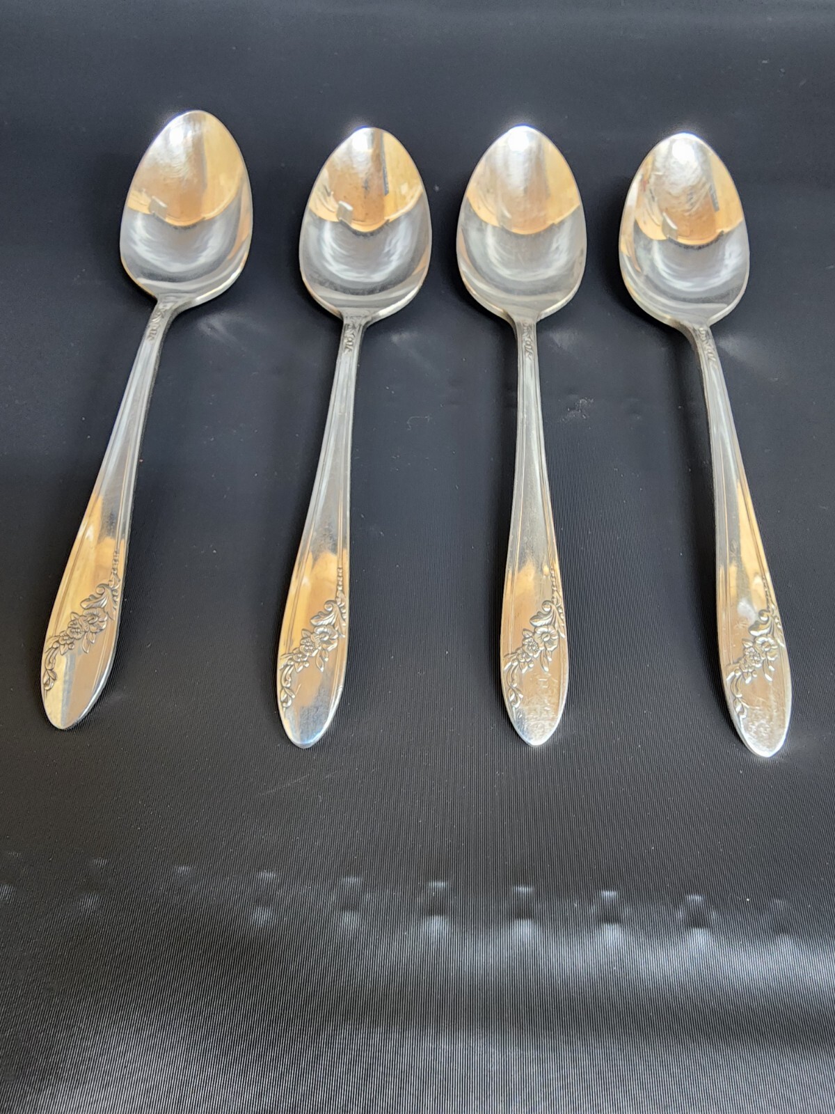 Set Of 4 Oneida Community Tudor Plate Queen Bess II Teaspoons