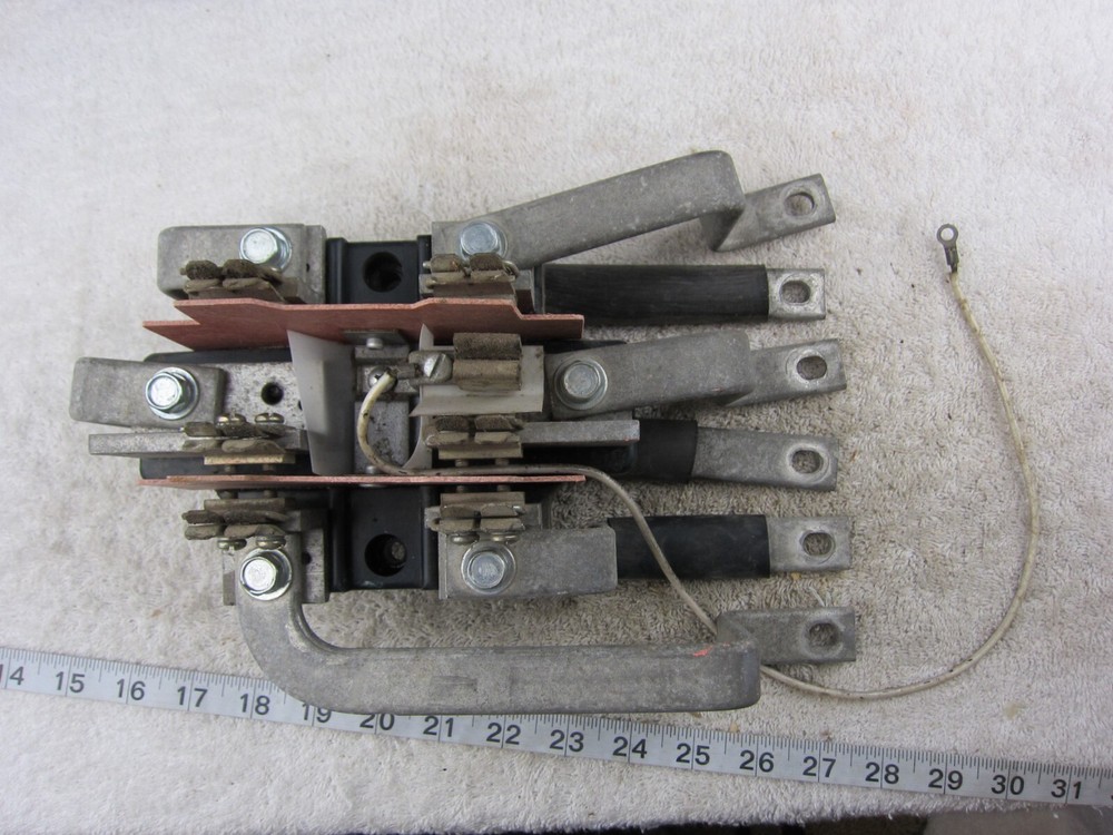 Cooper B-line 3P 200A 600V Meter Socket, Used