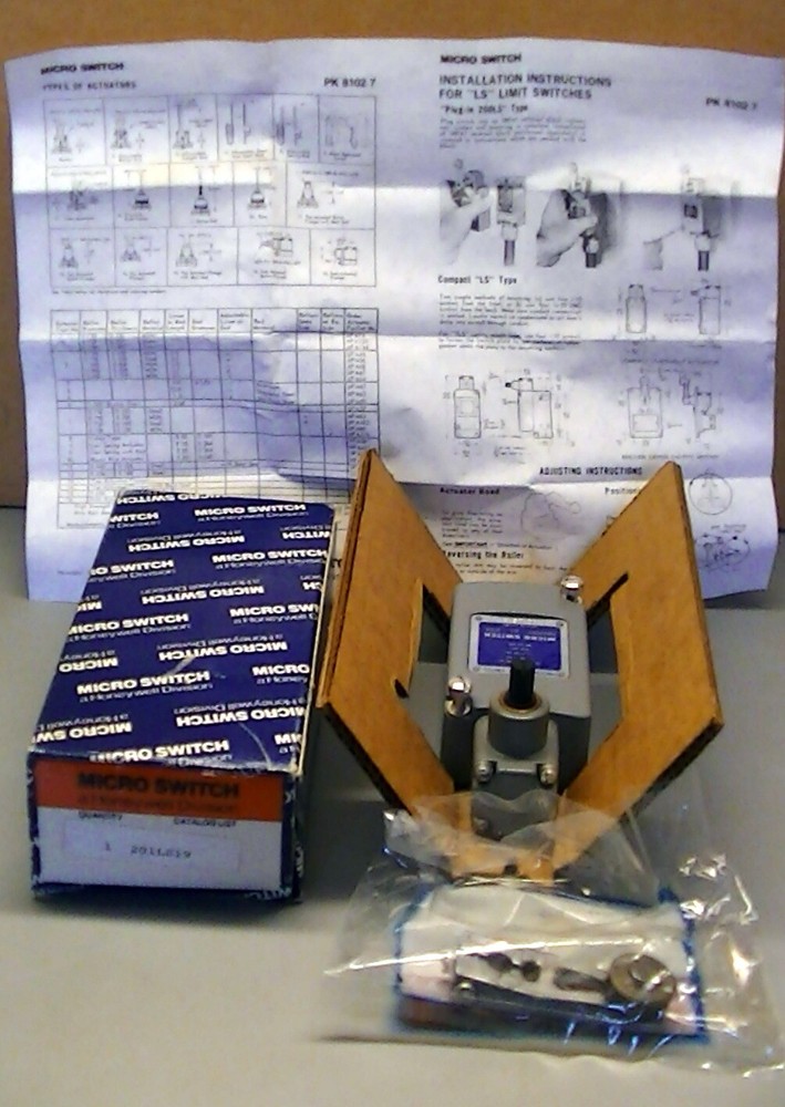 MICRO SWITCH limit switch side rotary w/roller lever 201LS19 plug in model