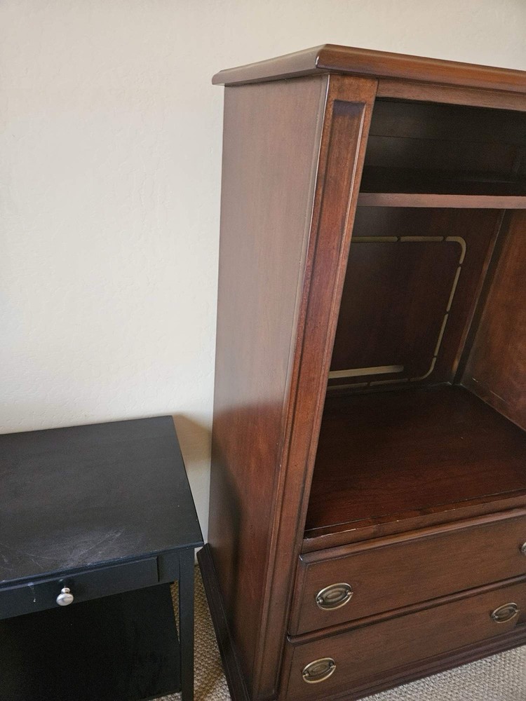 BROYHILL Bedroom Set $1,800 OBO