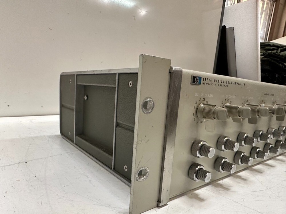 HP 8821A MEDIUM GAIN AMPLIFIER RACK MOUNTED