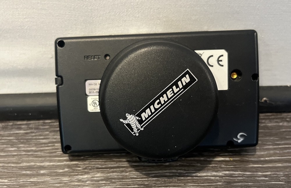 ViaMichelin Navigation X-930 Automotive Mountable GPS System Bundle