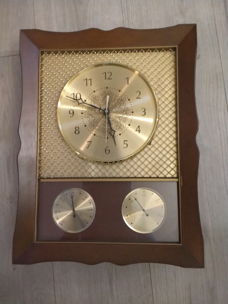 VINTAGE MID-CENTURY CLOCK WITH TEMPERATURE And Humidity