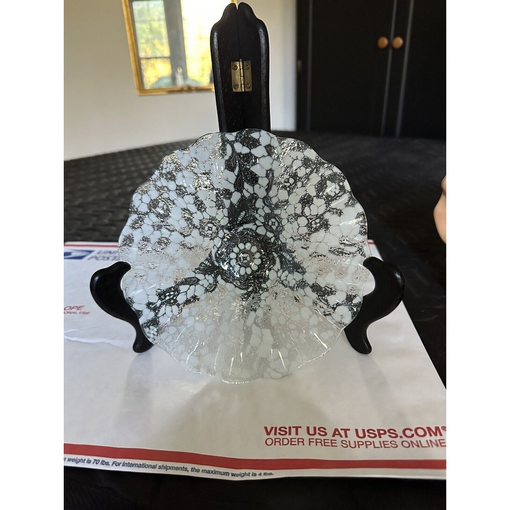 White Snowflake Design In Clear Glass Small Candy Dish Beautiful Pattern 7” EUC