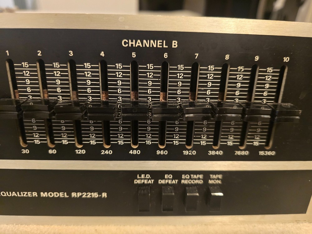Soundcraftsmen RP2215-R Record-Playback Audio Frequency Equalizer