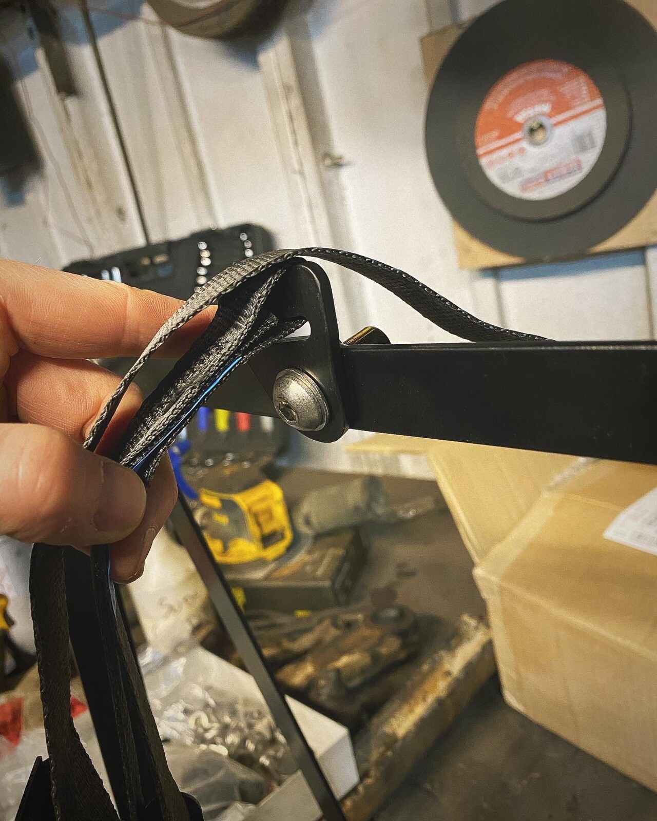 Fold up Jerrycan Holder Ratchet Strap 25mm 1m with Anchor Plates LC400daN Black