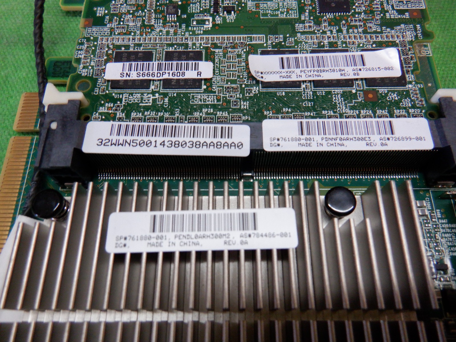 HP Smart Array P840 12G SAS Controller 2-Port 726897-B21 W/Cables+4G 726899-001