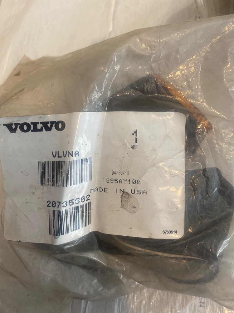 2017-2018 Volvo VNL amber cab light 20735362