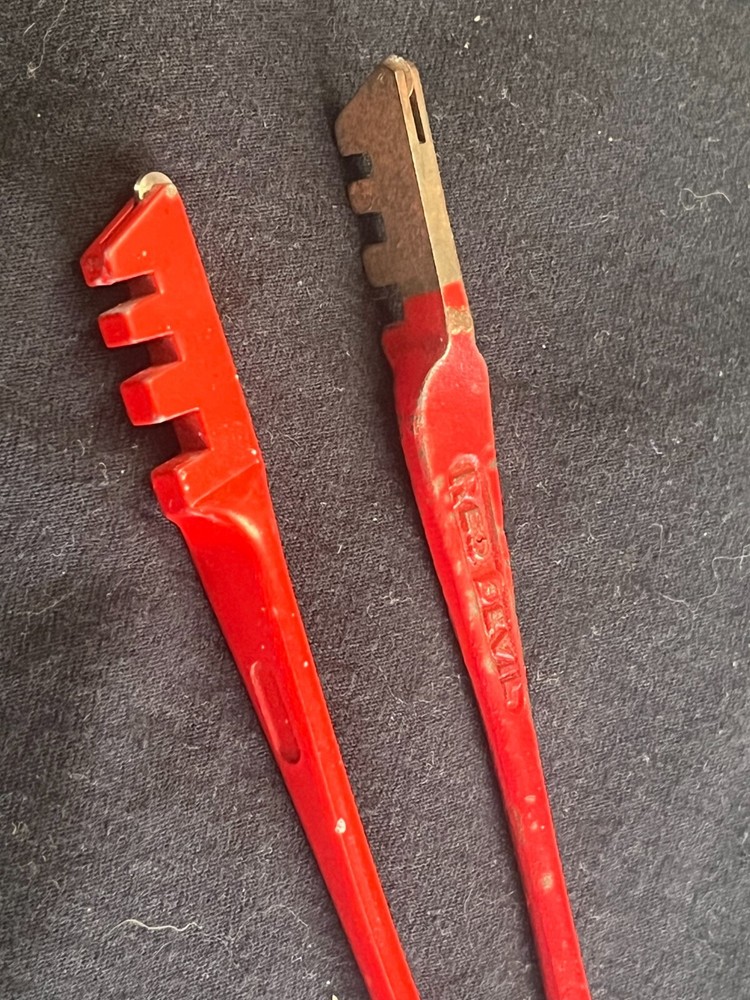 2 Vintage Glass Cutter Cutting Tools -One Red Devil 024
