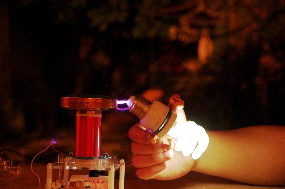 Tiny Tesla Coil DIY Kits HIGH Voltage Spark generator Science Educational Toy