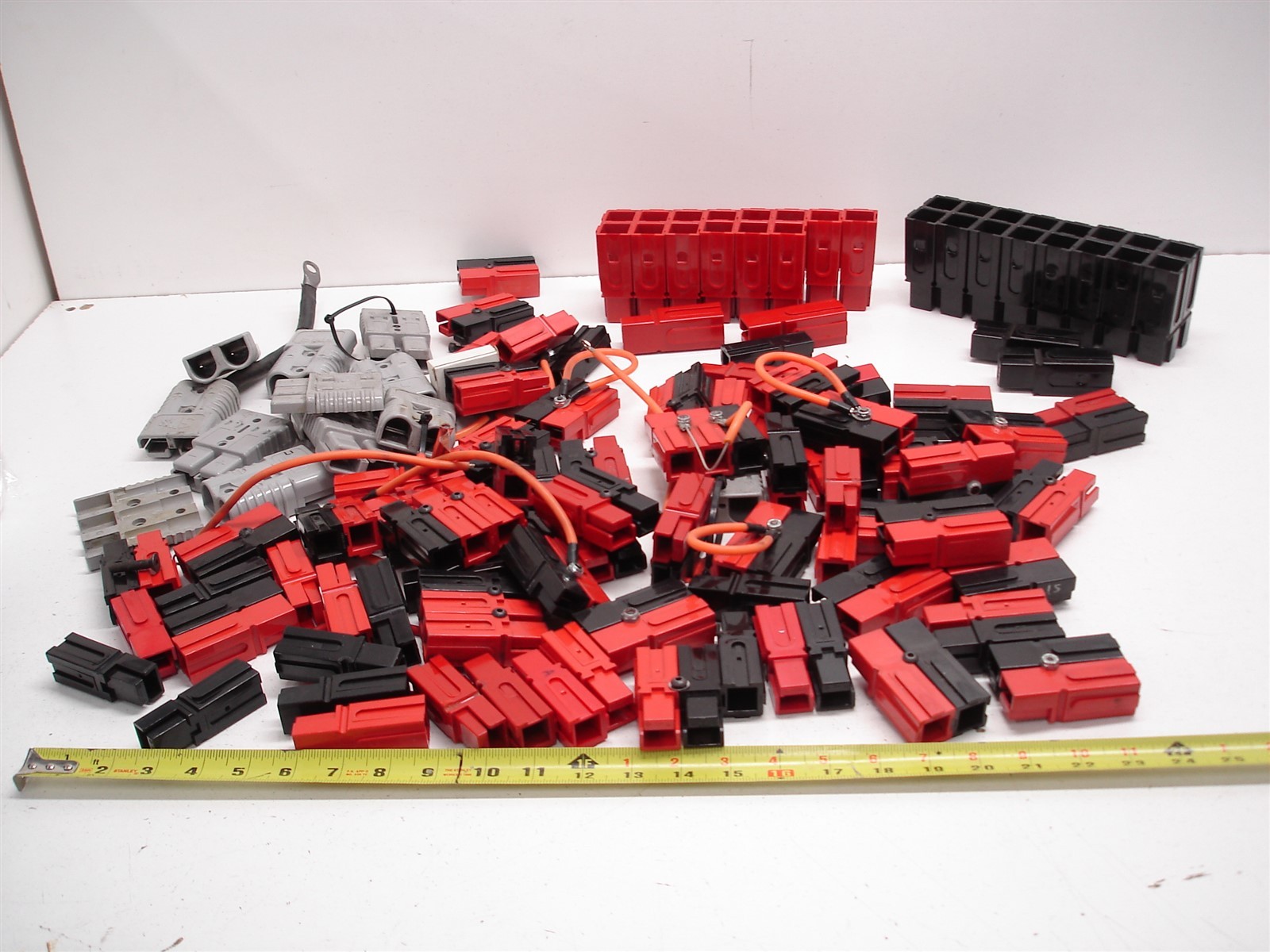 165 TOTAL NASCAR ASSORTED ANDERSON QUICK CONNECT BATTERY WIRE CONNECTOR HOUSINGS