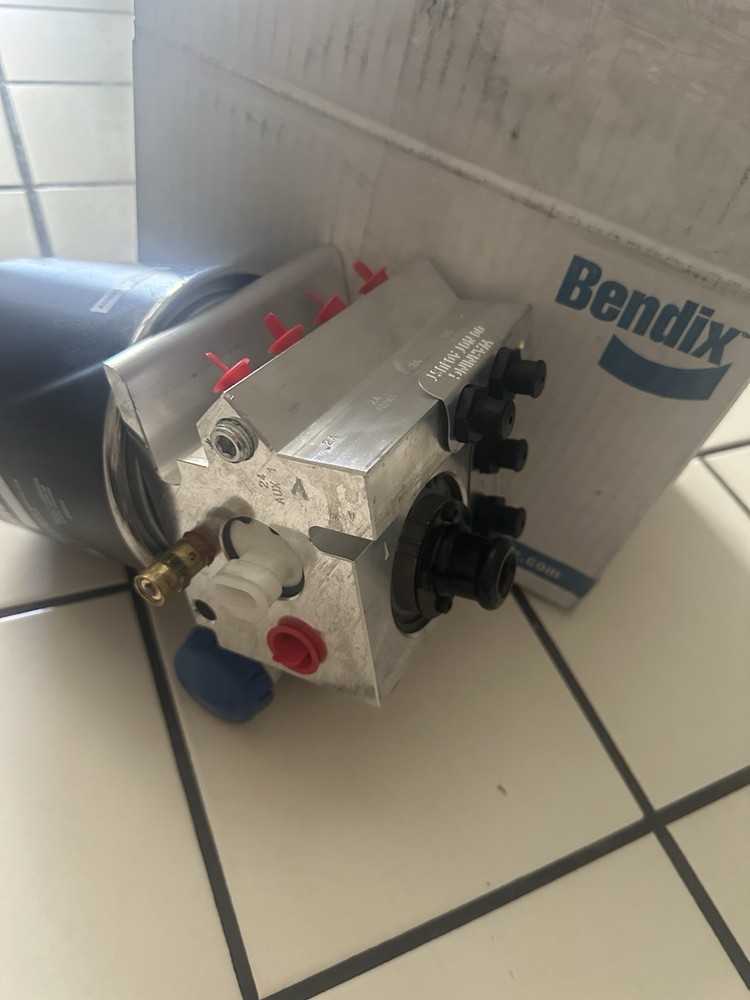 New Bendix K049199 Air Dryer Assembly AD-IS