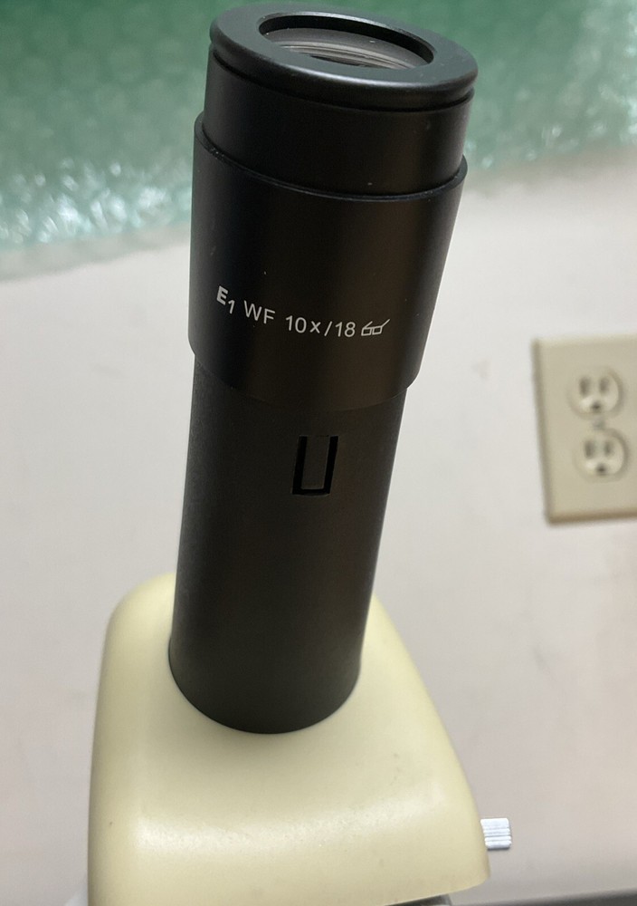Leica BME Microscope 13395H1X with Objectives and Dust Cover