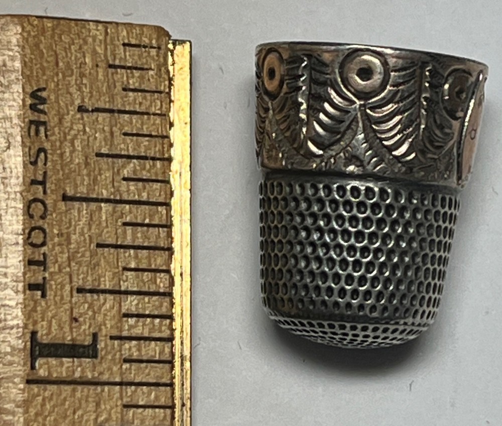 Heavy Silver Thimble, applied gold emblem, Shield hallmark inside, size 8 T6