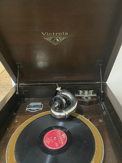 Antique Working Victrola