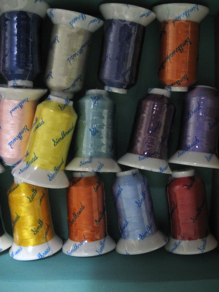 New Simthread 100% Polyester/Machine Embroidery Thread lot of 20 Spools