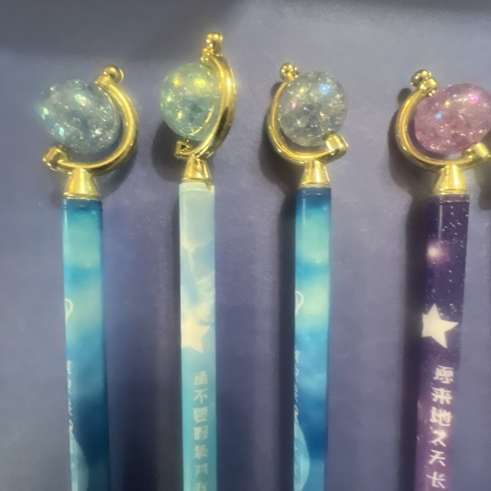 8 Globe Themed Black Felt Tip Pens