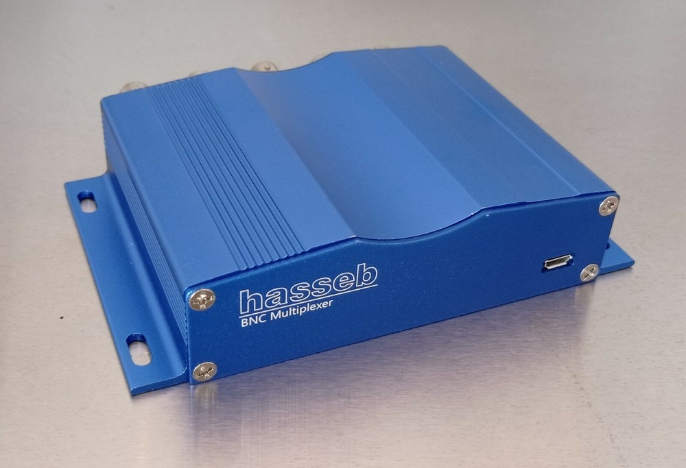 BNC analog signal multiplexer