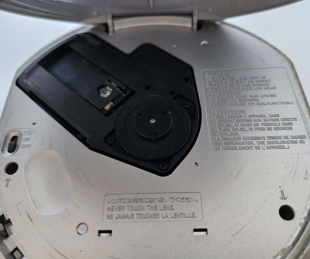 Sony Walkman D-E351 Max Personal Portable CD Player Silver Tested Working