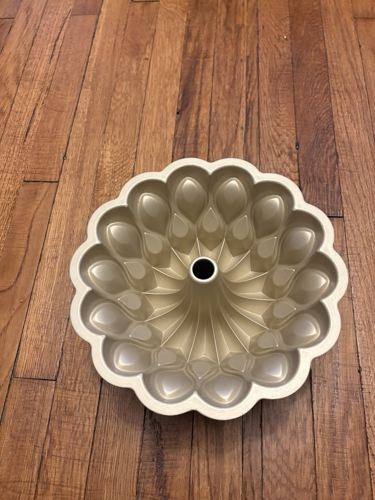 Nordic Ware Crown Bundt