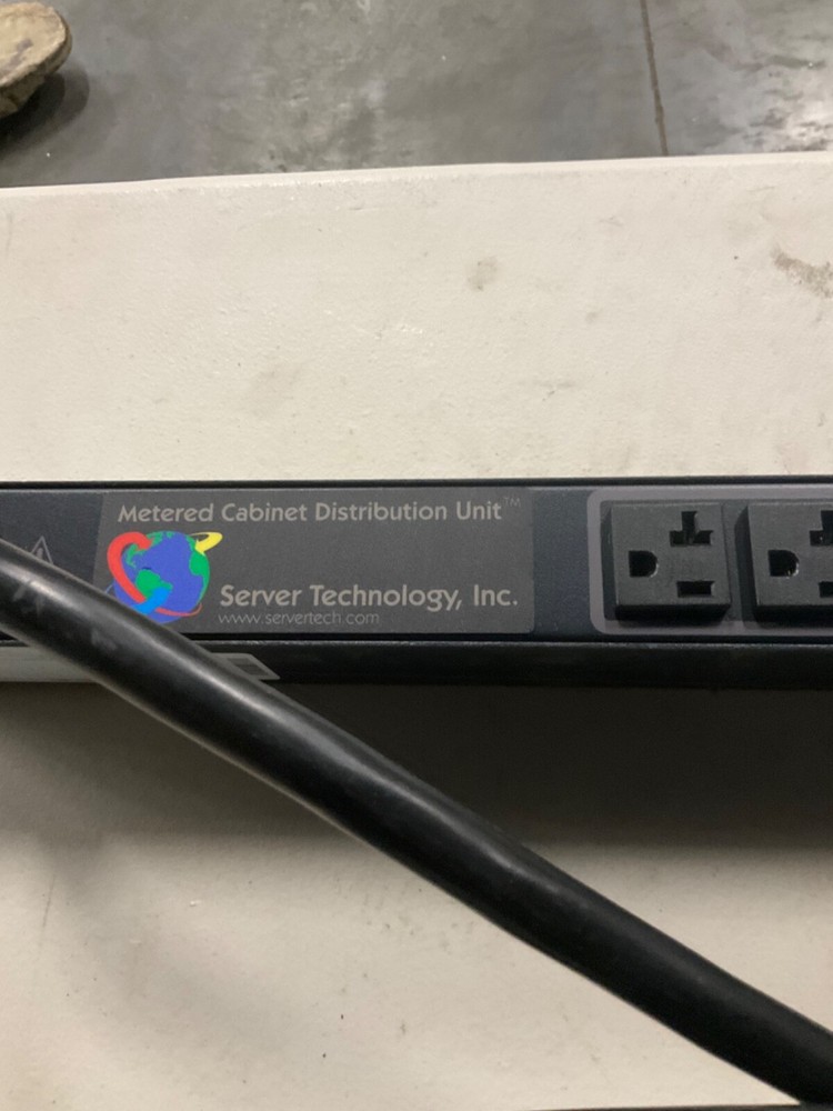 SERVER TECHNOLOGY - C-12V1-L30M - Metered Cabinet Distribution Unit